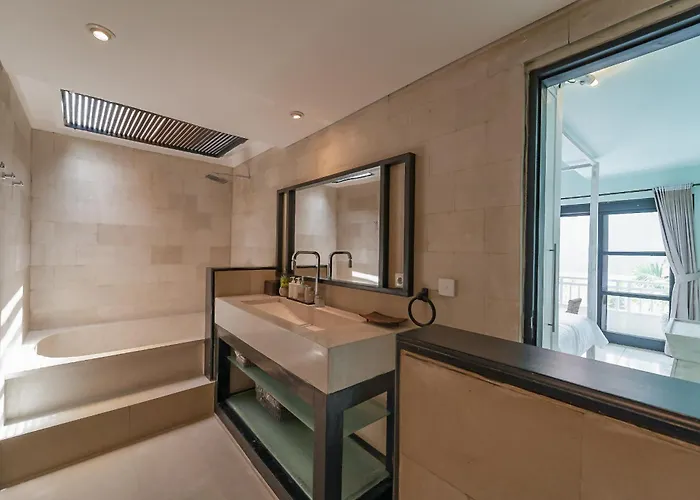 Villa 2br W- Private Pool & Patio *
