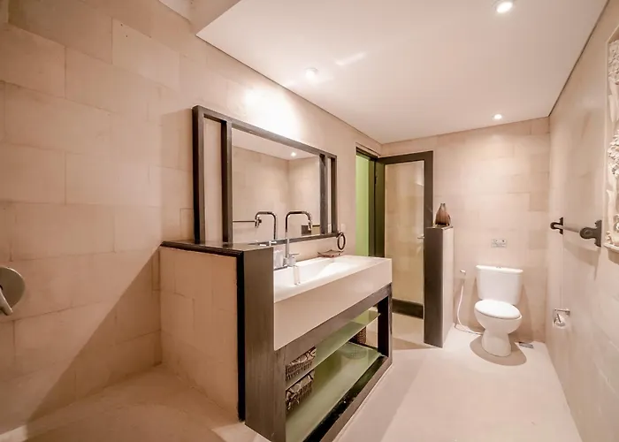 Villa 2br W- Private Pool & Patio *