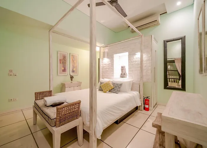 2br W- Private Pool & Patio