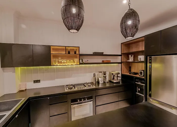 2br W- Private Pool & Patio